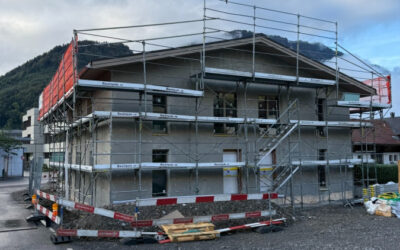 Die Fassade nimmt Gestalt an.